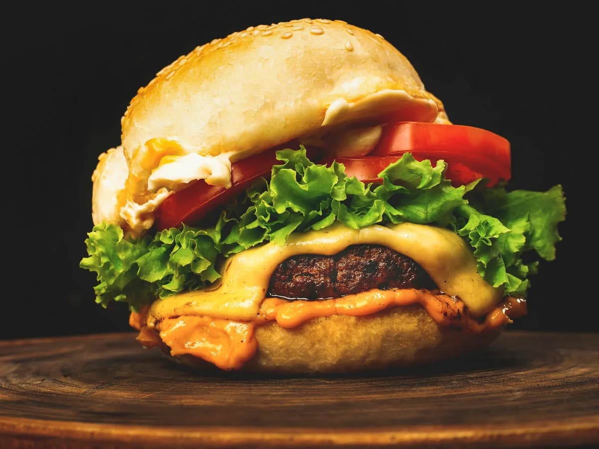 Cheeseburger + Patates Kızartması – temsili görsel