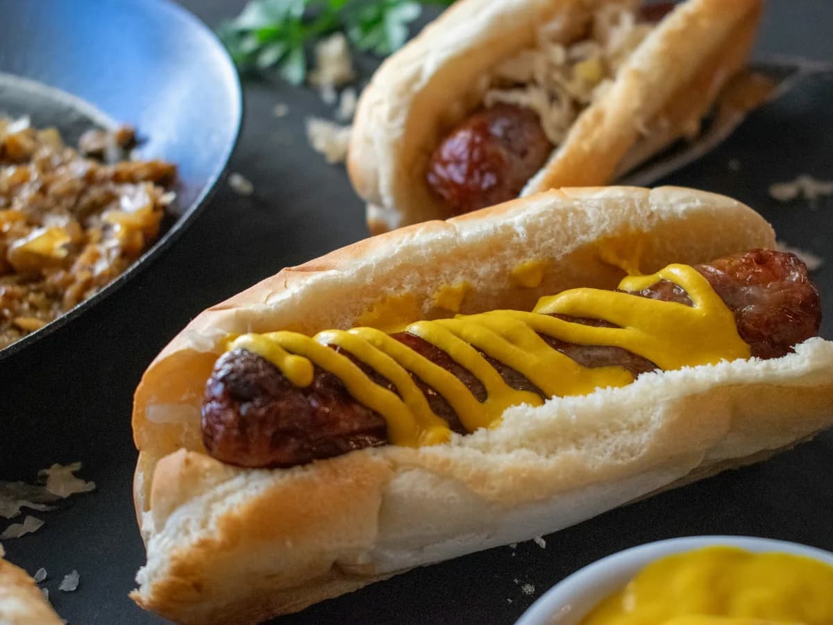 Frankfurter Hot Dog + Patates Kızartması – temsili görsel